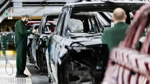 JLR Supply Chain Workers Allegedly Instructed to Register for Universal Credit, Labor Group States