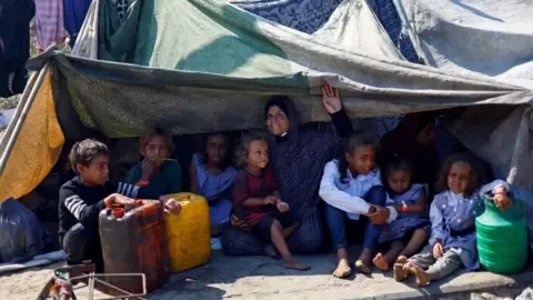Dire Crisis in northern Gaza while Israeli Tanks Continue Operations