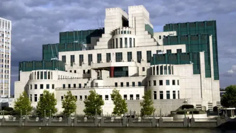 MI6 Introduces Dark Web Portal to Recruit Agents in Russia